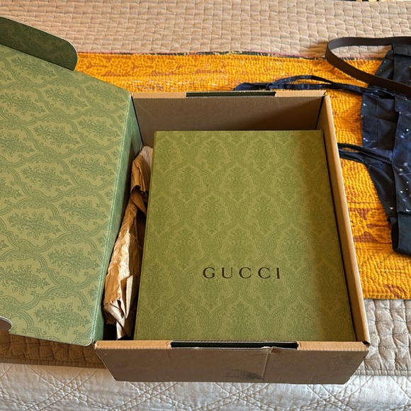 Gucci OPHIDIA
Ophidia medium shoulder bag
Style 598125 9IK3T 001 - Picture 3 of 16